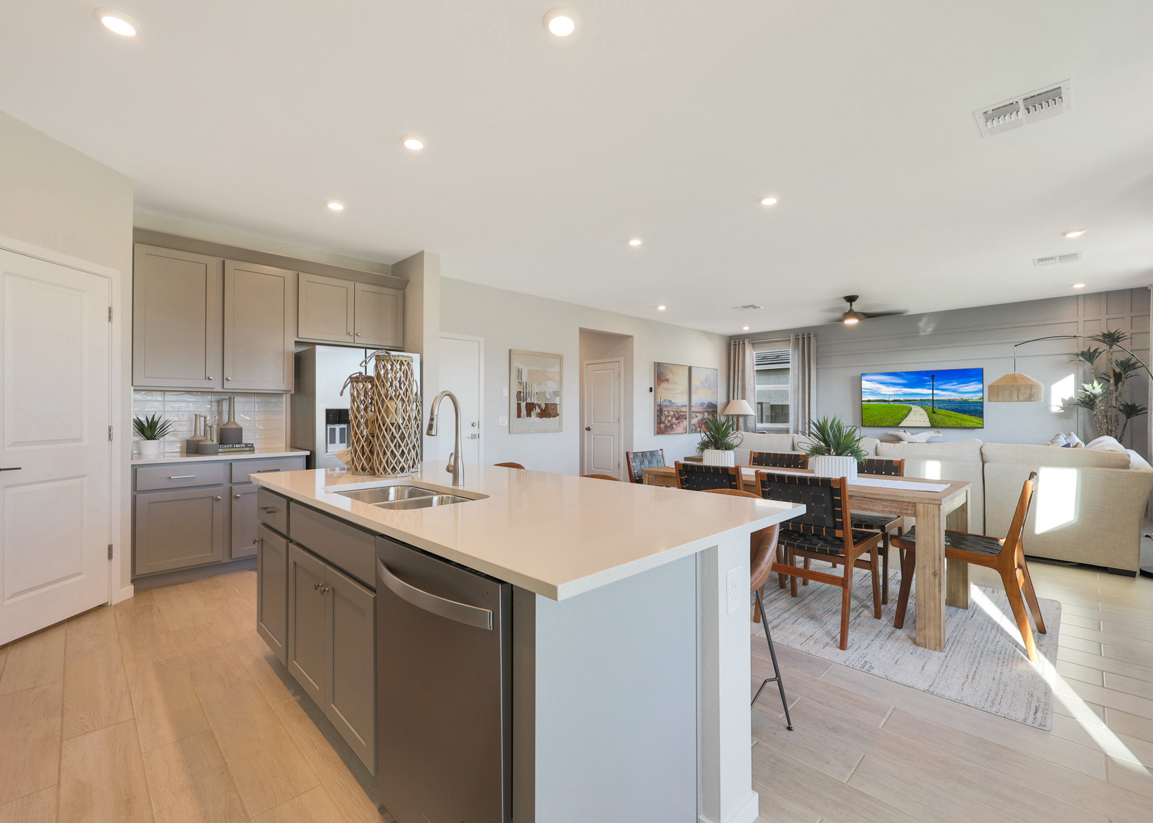 A kitchen with white cabinets.