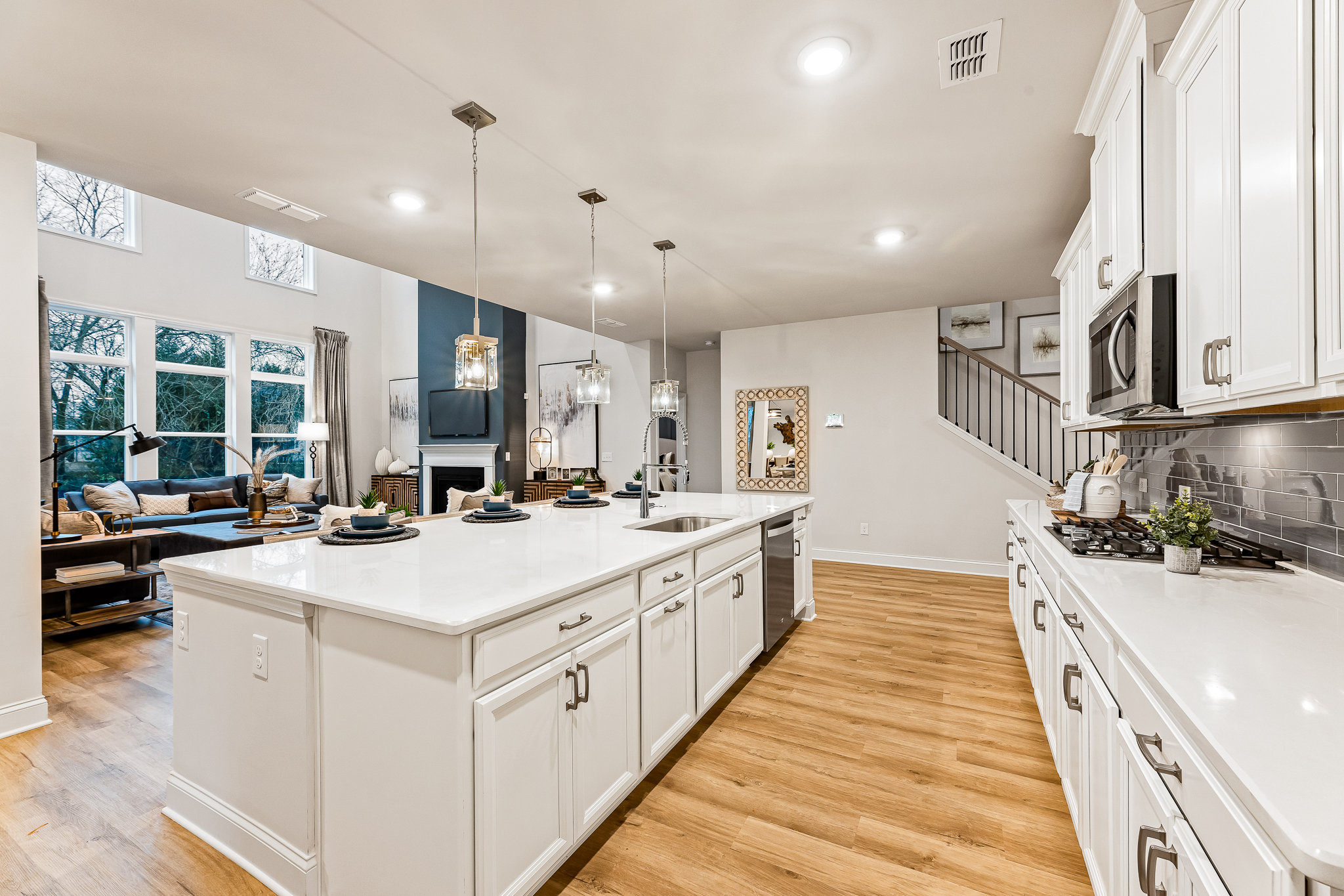 A kitchen with white cabinets.
