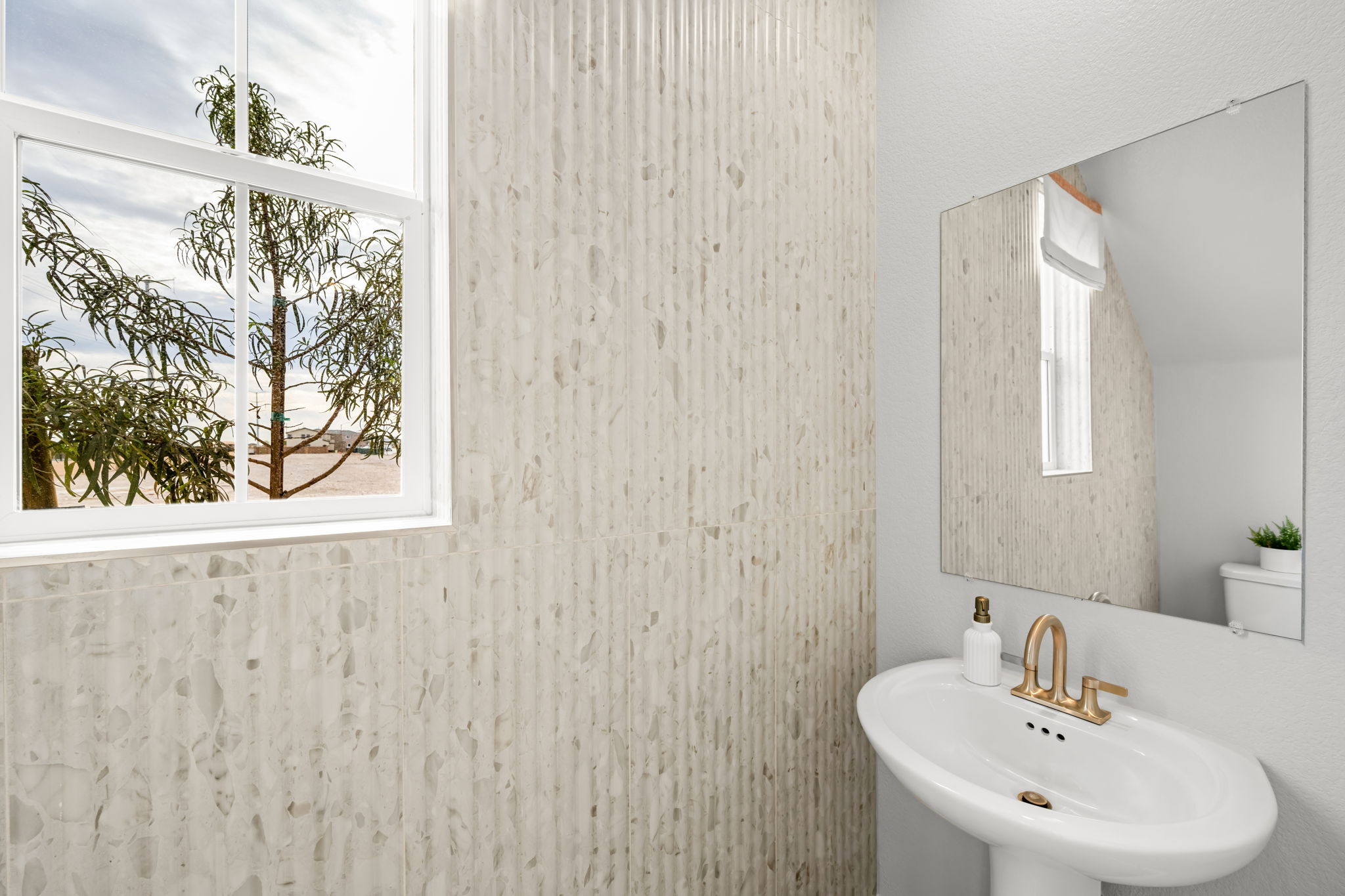 A bathroom with a sink and a mirror.