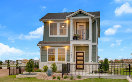 A house with a fence around it with Apsley House in the background.