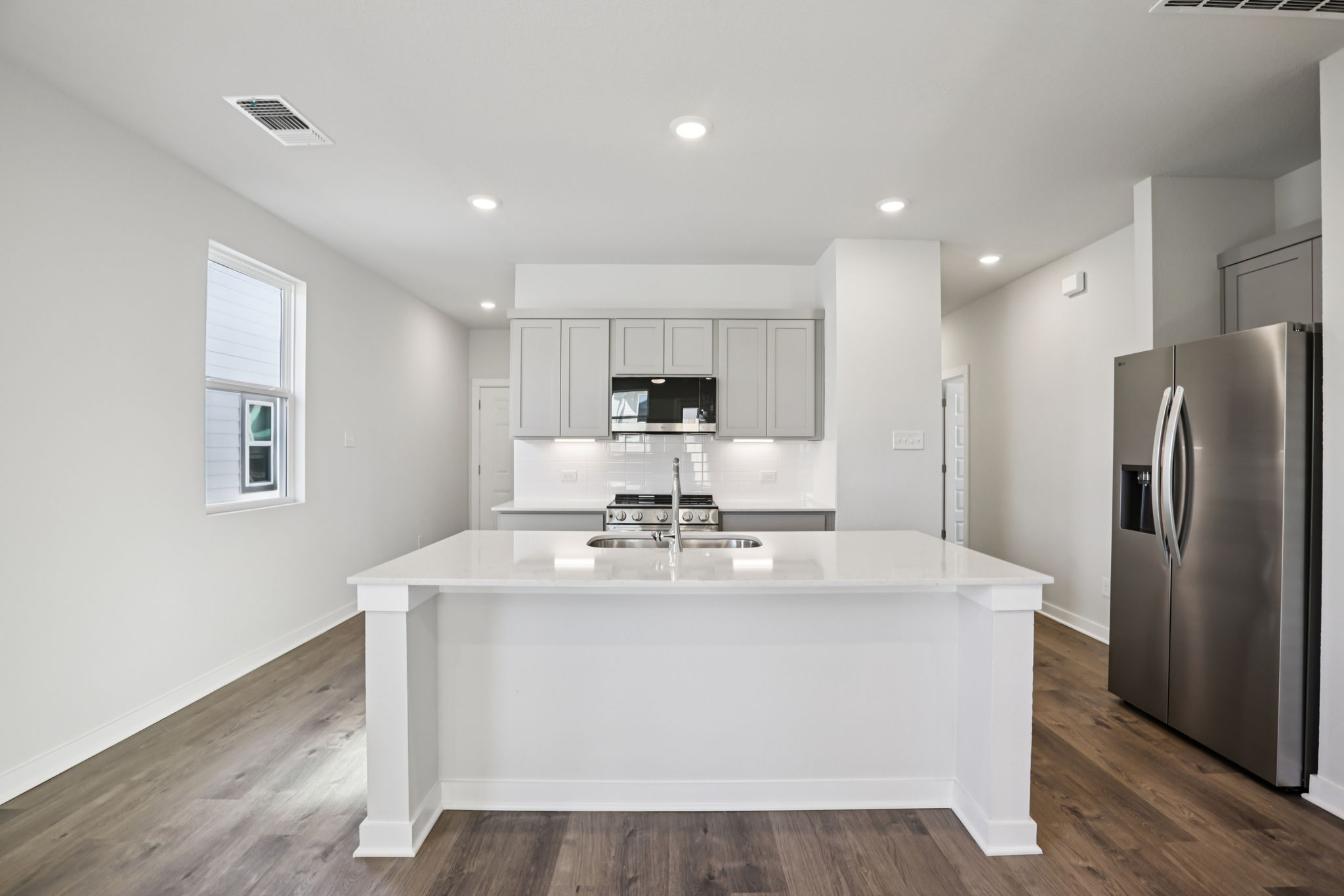 A kitchen with white cabinets.