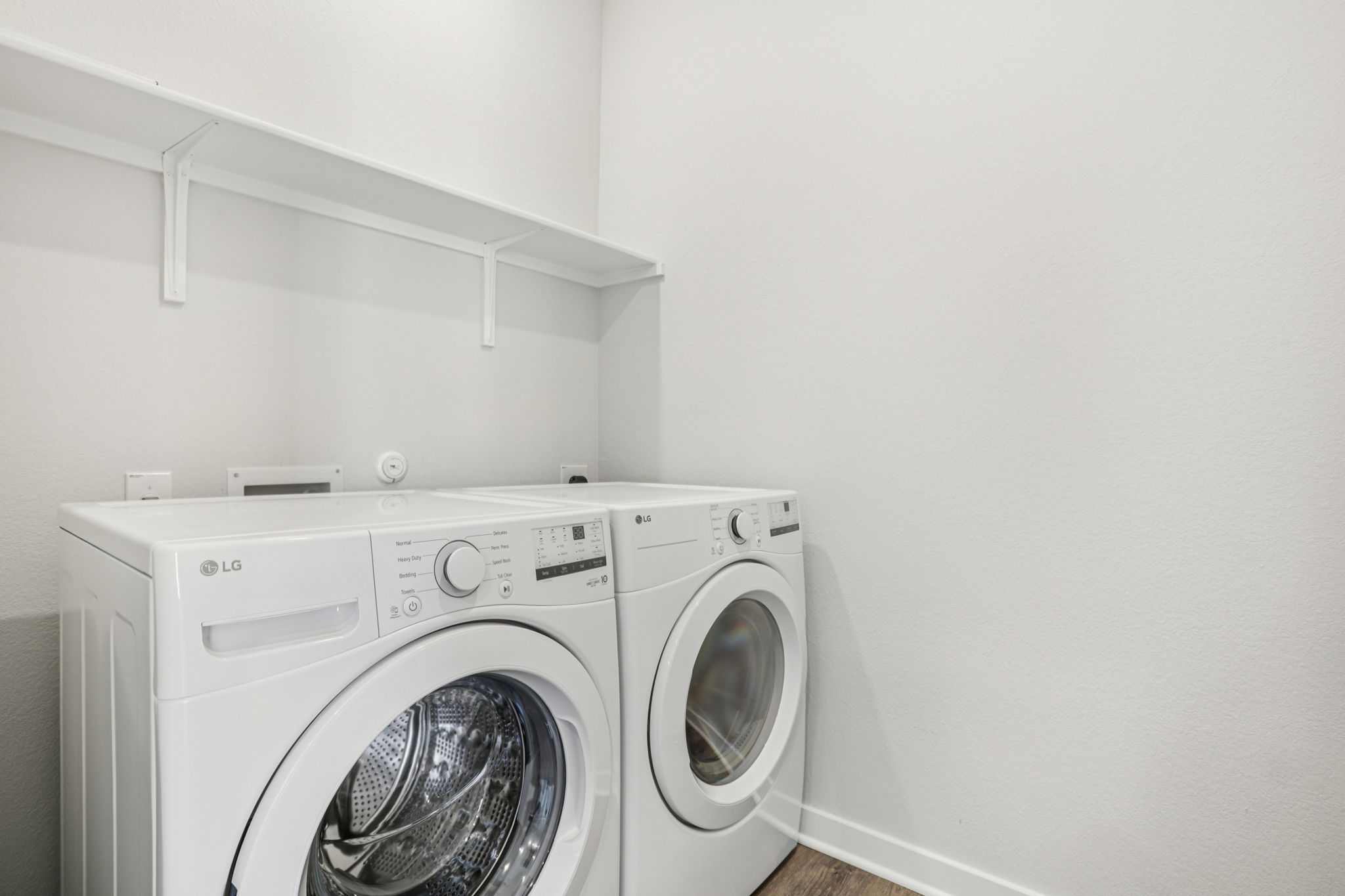 A white washing machine.