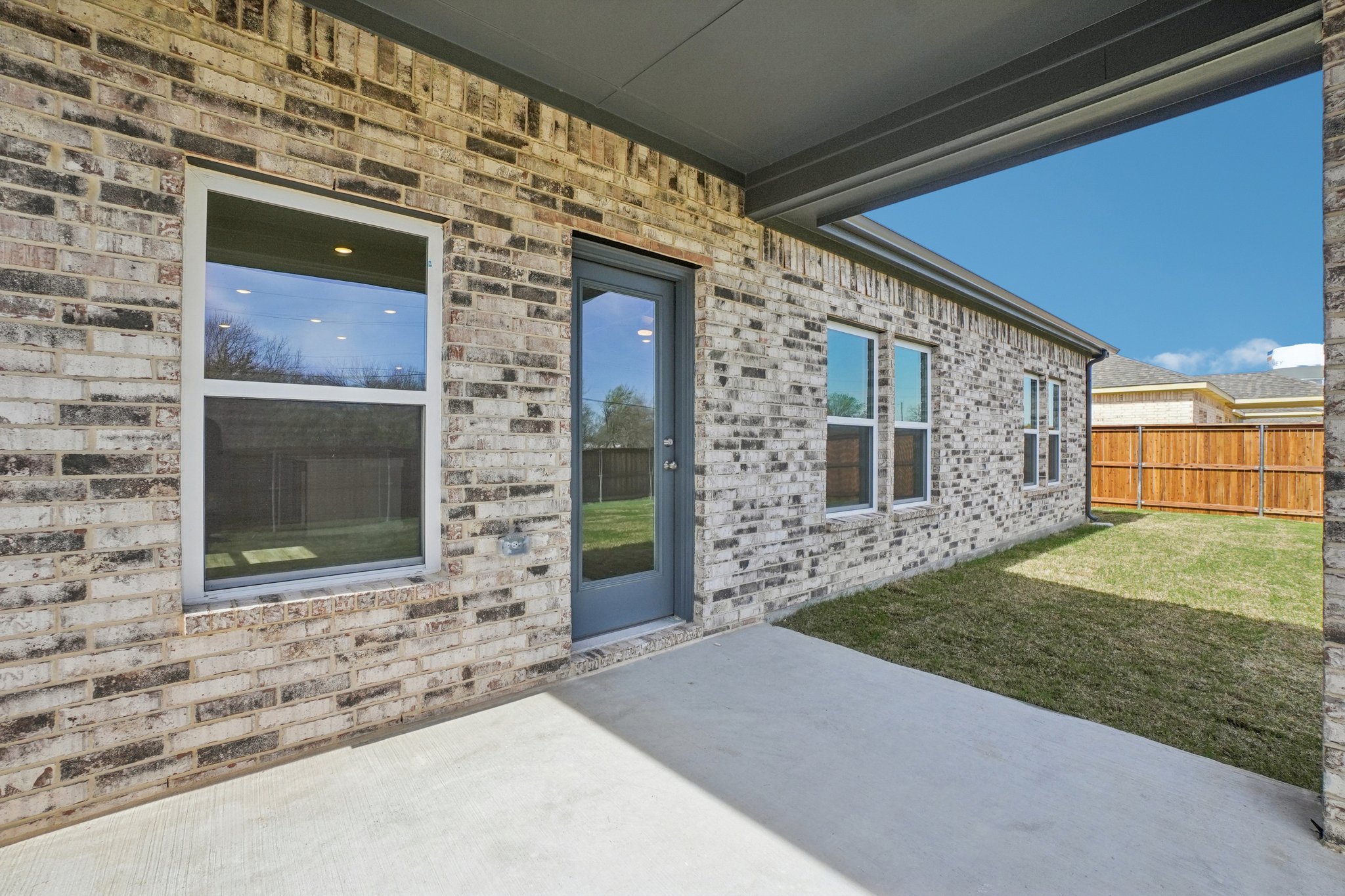 A stone building with windows.
