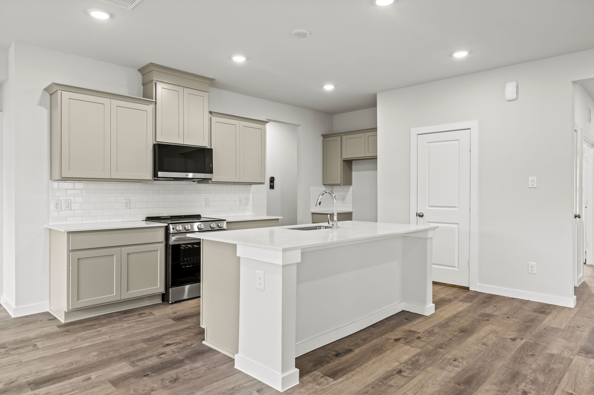 A kitchen with white cabinets.