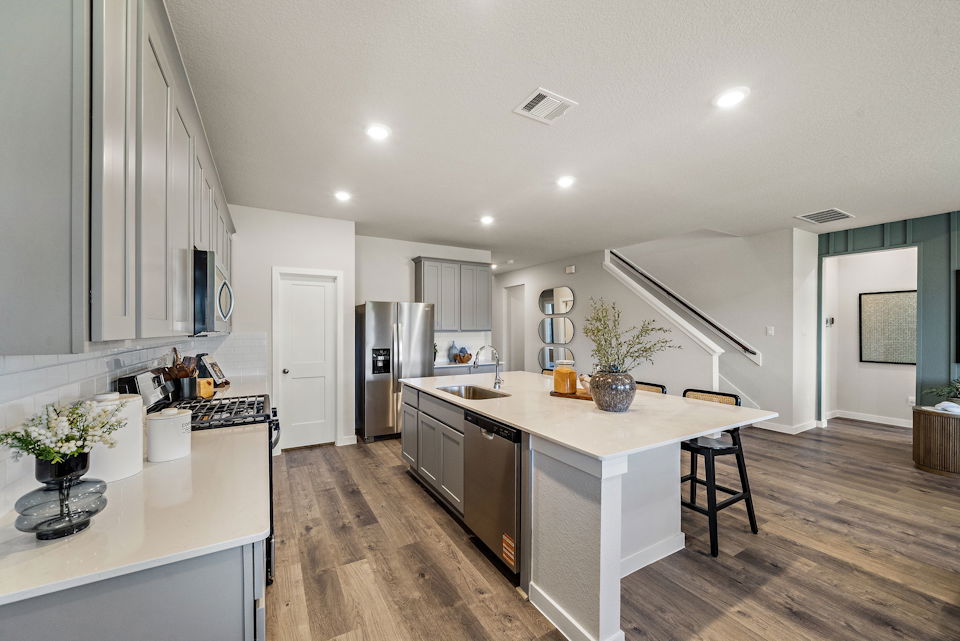 A kitchen with white cabinets.