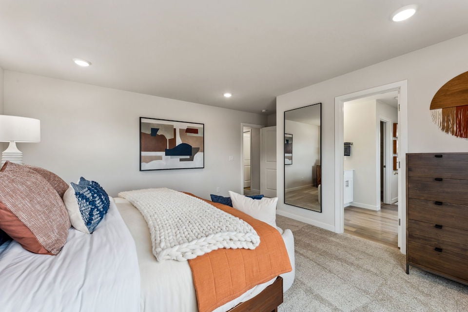 A bedroom with two beds.