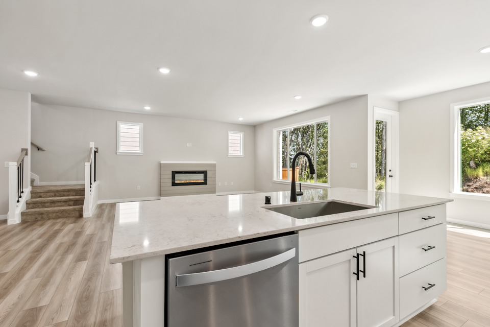 A kitchen with a marble counter top.