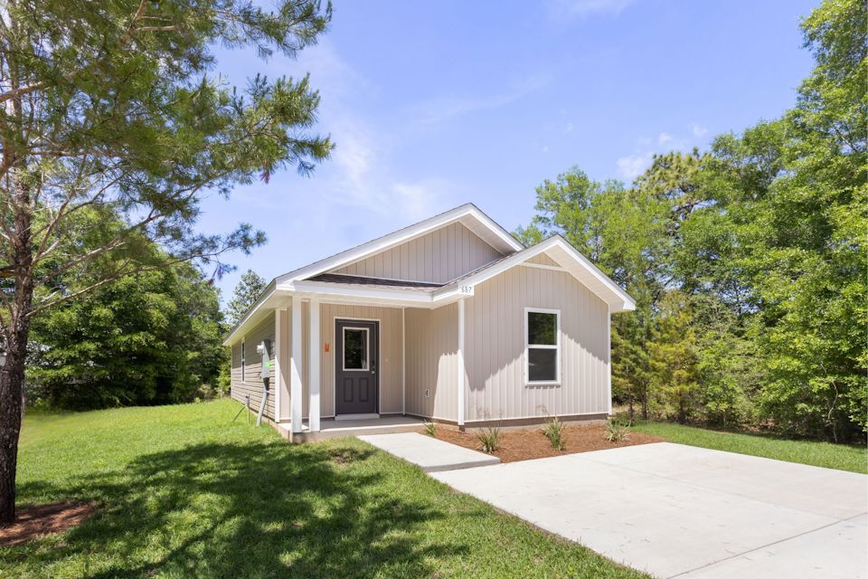 A small building with a walkway.